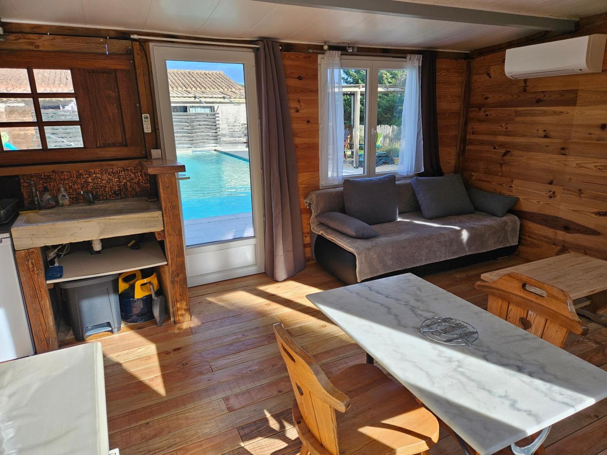 Chalet Banane Devant Piscine, A 6Km Du Festival De Piano De La Roque D'Antheron Rognes Exterior photo